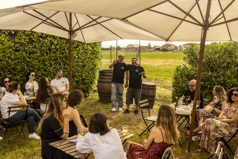 Esperienza di degustazione birre artigianali a Soragna, Parma, vicino a Milano